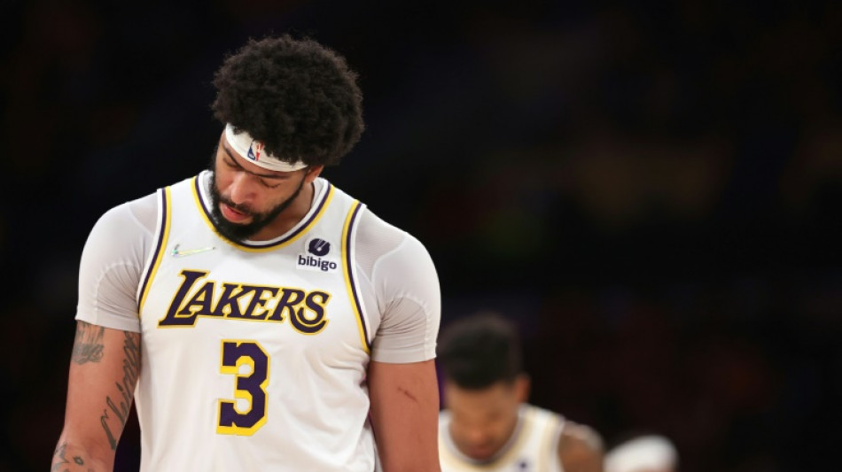 Lakers, LeBron on brink after Denver rout