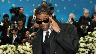 Rihanna revela sua terceira gestação em noite do Met Gala