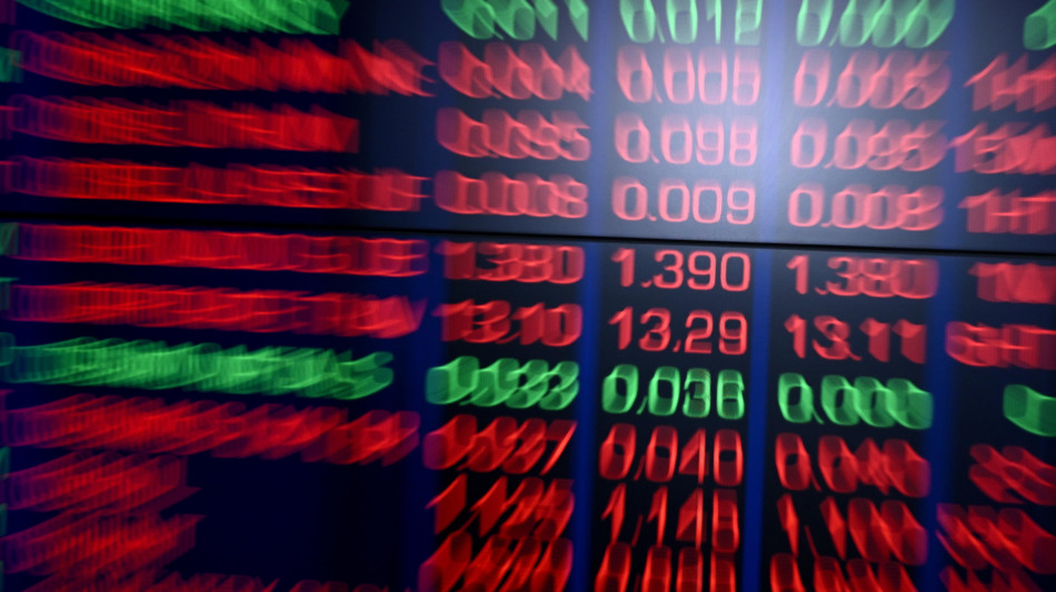 Lo spread fermo a 120 punti, salgono i rendimenti
