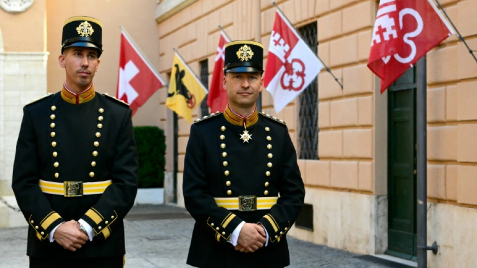 Guarda Su&iacute;&ccedil;a apresenta uniforme mais s&oacute;brio para ocasi&otilde;es especiais