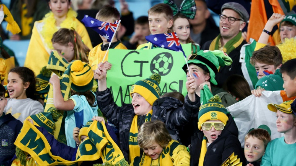 'Spy' chopper and 'old tricks' as Australia, England clash at World Cup
