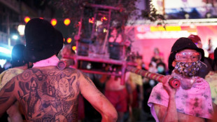 Taiwan comemora o fim do Ano Novo lunar lan&ccedil;ando fogos de artif&iacute;cio para divindade