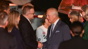 Charles III recebe honras militares no primeiro dia de sua viagem &agrave; Austr&aacute;lia