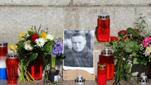 La mère de Navalny accuse le pouvoir russe de vouloir enterrer en secret son fils, Biden rencontre sa veuve