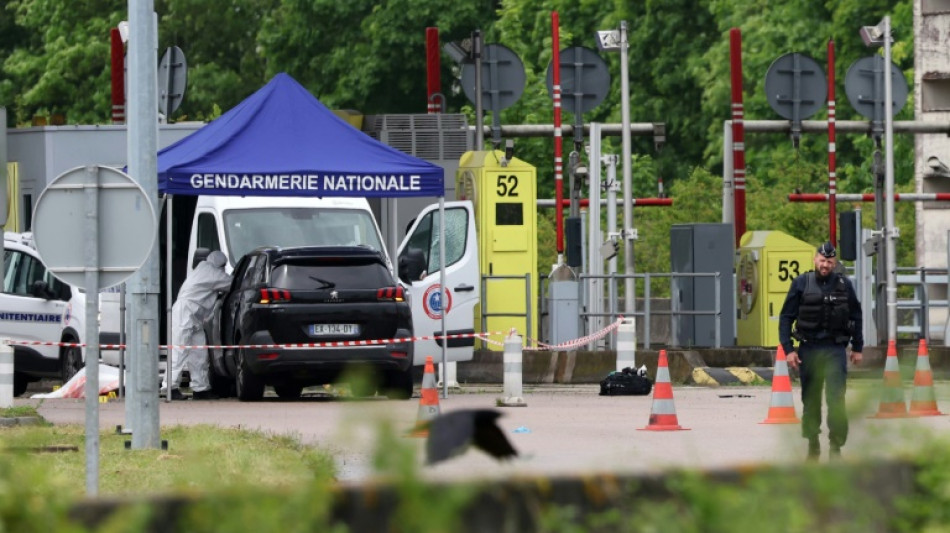 Macron comm&eacute;more l'attaque sanglante du p&eacute;age d'Incarville, un an apr&egrave;s