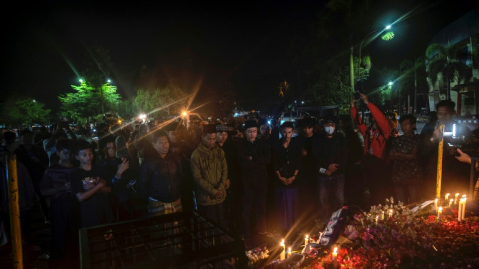 Al menos 32 ni&ntilde;os entre los 125 fallecidos en la estampida del estadio de f&uacute;tbol en Indonesia