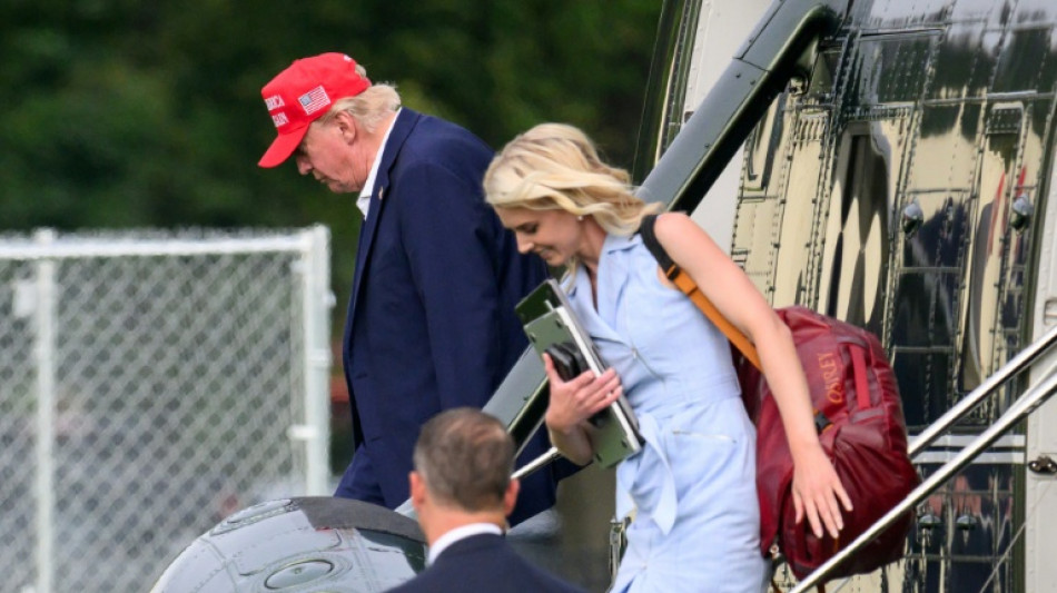 Trump e Casa Branca atacam jornalista por pergunta sobre assessora