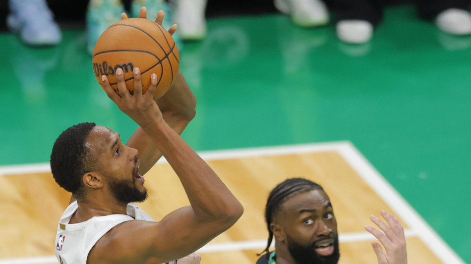 Nba: contro Charlotte &eacute; il 15/o successo di fila per Cleveland