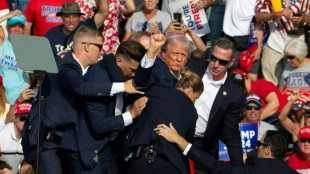 'Uma bala perfurou minha orelha', diz Trump ap&oacute;s atentado em com&iacute;cio