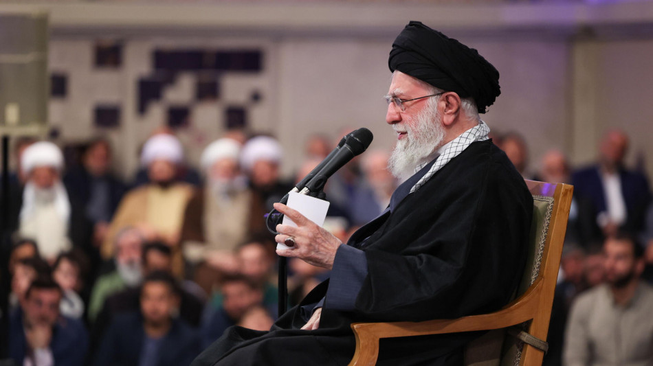 Khamenei, 'spezzeremo la schiena ai sediziosi'
