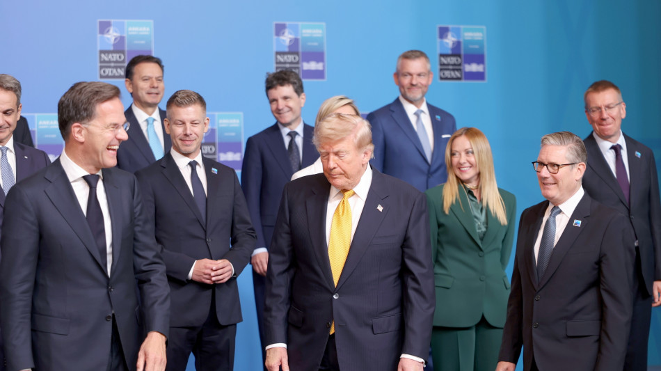 Media, Trump ha detto agli alleati che gli Usa resteranno nella Nato