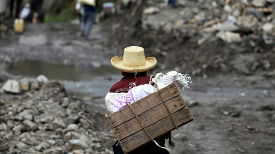 Las penurias se multiplican entre v&iacute;ctimas de las mortales lluvias en M&eacute;xico