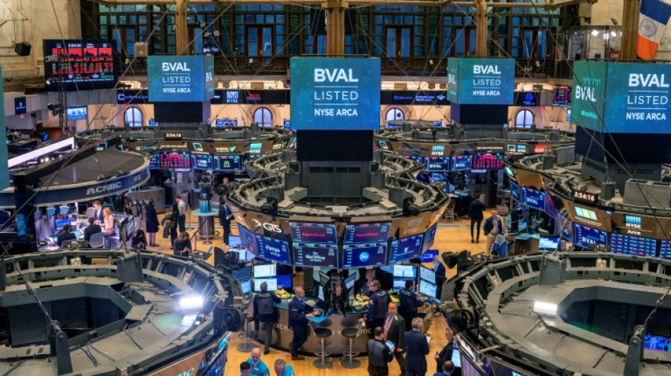 Wall Street termine en baisse, le march&eacute; attendait encore davantage de la Fed