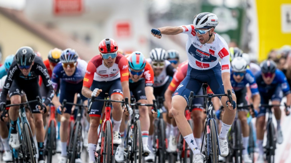 Ethan Vernon gana la primera etapa del Tour de Romand&iacute;a y se pone l&iacute;der