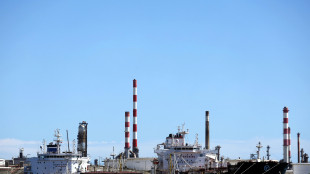 Il petrolio in netto calo, Brent sotto gli 87 dollari al barile