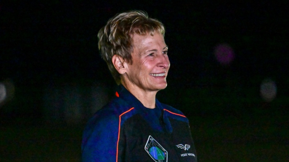 Nave espacial com astronautas de &Iacute;ndia, Pol&ocirc;nia e Hungria chega &agrave; ISS