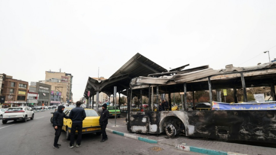 Ir&aacute;n desmiente la ejecuci&oacute;n de un manifestante; Trump observa tras amenazar con intervenir