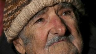 Mujica deixa o hospital com sa&uacute;de 'fr&aacute;gil', diz m&eacute;dica
