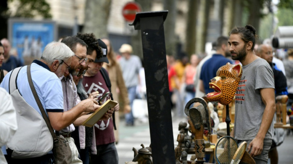 "C'est bon d'&ecirc;tre de retour": bradeux et chineurs envahissent les rues de Lille