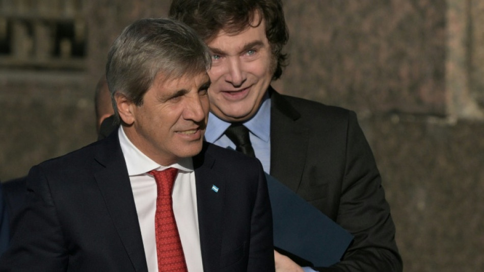 Governo de Milei alivia controle de dólares não declarados dos argentinos