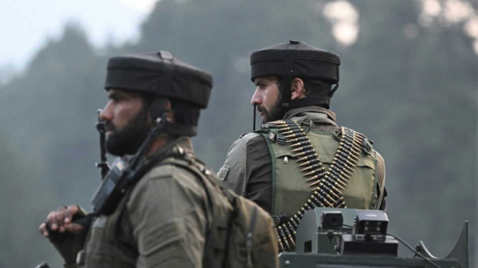 Soldados indianos matam tr&ecirc;s supostos combatentes na Caxemira