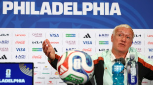 Deschamps volta &agrave; Fran&ccedil;a ap&oacute;s morte de sua m&atilde;e e n&atilde;o comandar&aacute; equipe contra Noruega
