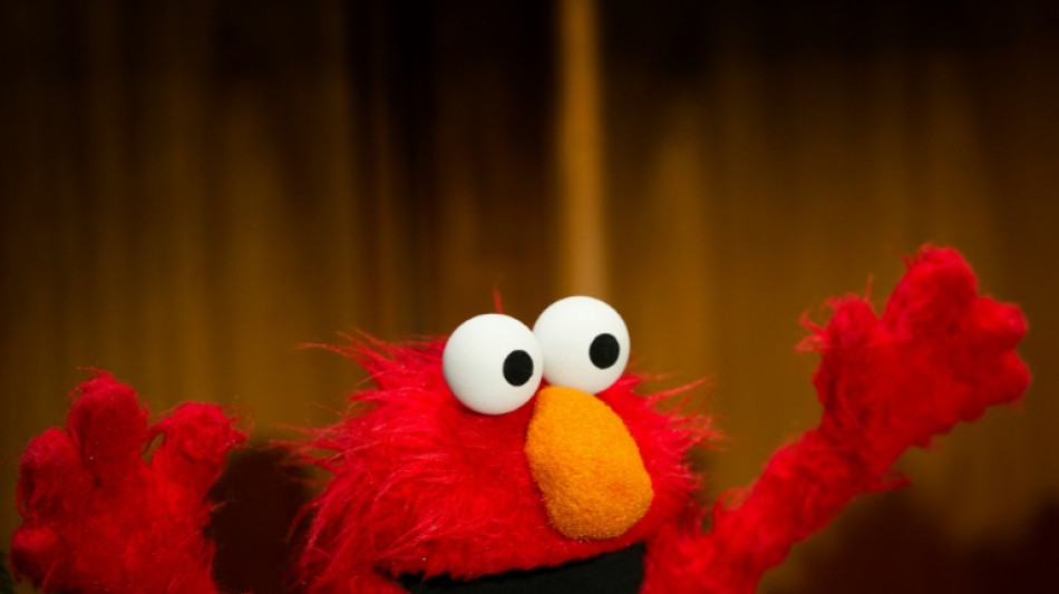 Elmo de "Plaza S&eacute;samo" sufre pirateo con mensajes antisemitas en su cuenta en X
