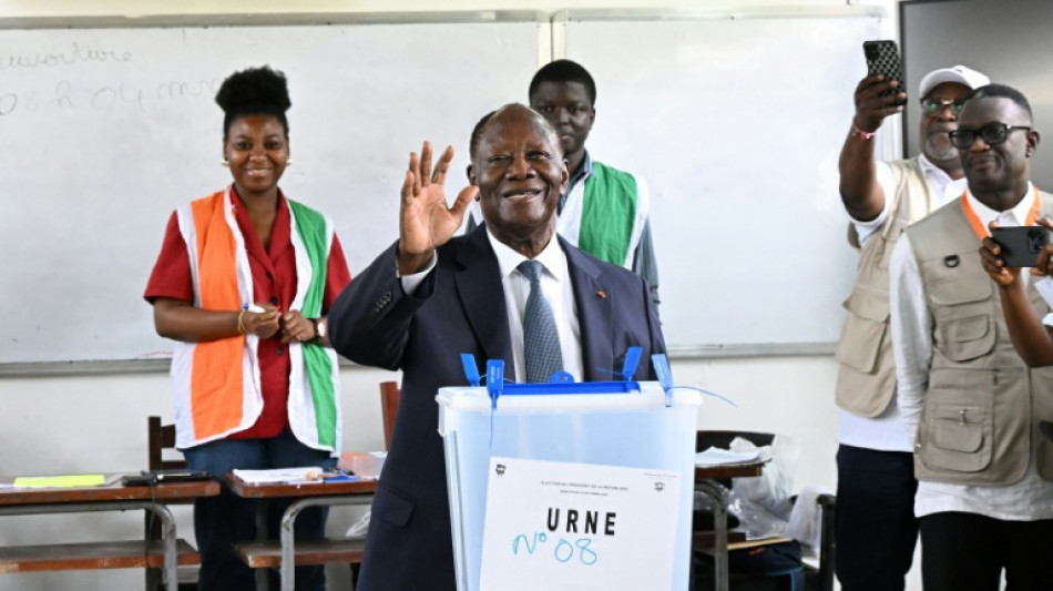 Pr&eacute;sidentielle ivoirienne: r&eacute;sultat attendu lundi, Ouattara dans un fauteuil 
