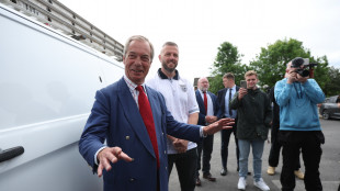 Farage invoca le elezioni politiche in Gb dopo dimissioni di Starmer