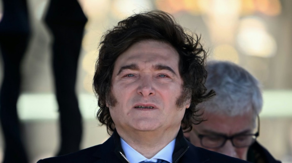 Milei steps up attacks on media as election nears 
