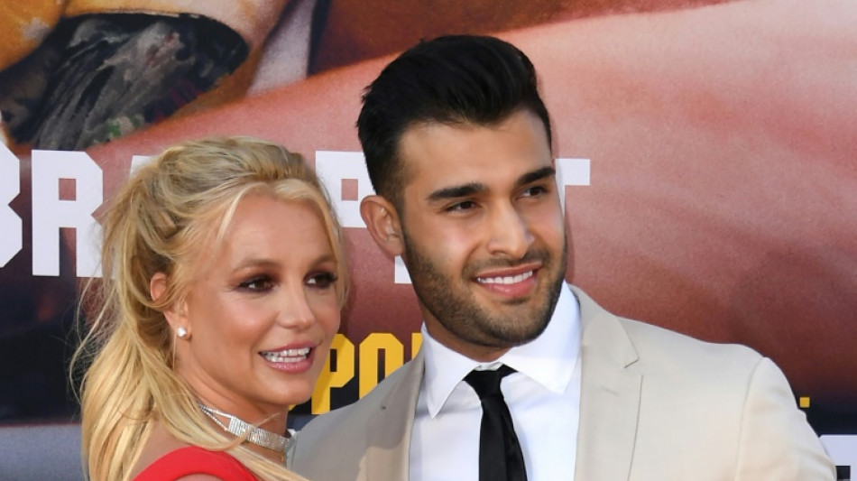 Britney Spears se divorcia ap&oacute;s 1 ano e dois meses de casamento
