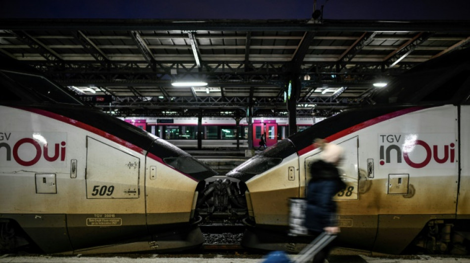 Fin du conflit &agrave; la SNCF: le Nouvel An sauv&eacute; mais un week-end de No&euml;l malgr&eacute; tout perturb&eacute;