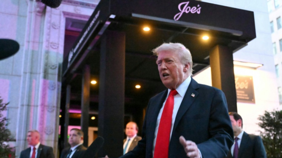"Hitler unserer Zeit": Trump in Restaurant von Demonstranten ausgebuht