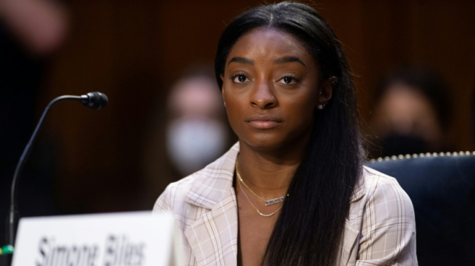 Biles y otras gimnastas de EEUU demandan al FBI por 1.000 millones de d&oacute;lares