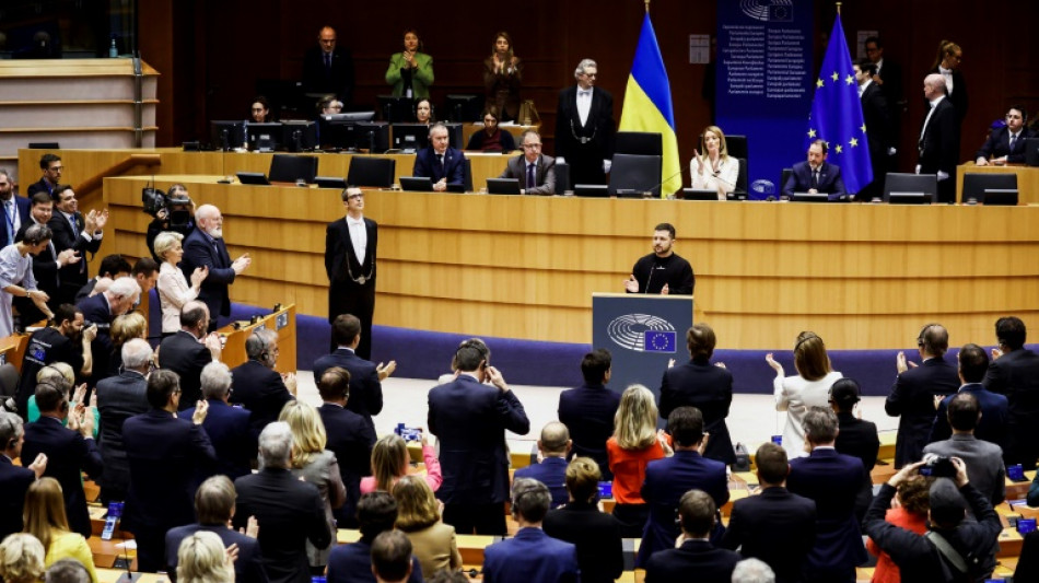 Begeisterter Empfang f&uuml;r Selenskyj im Europaparlament