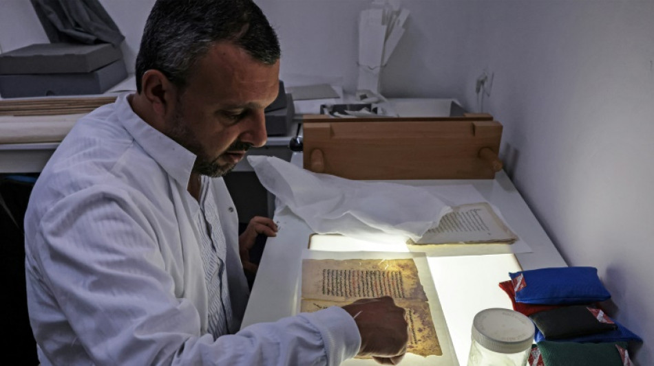 A J&eacute;rusalem, restaurer des manuscrits pour faire conna&icirc;tre l'histoire palestinienne