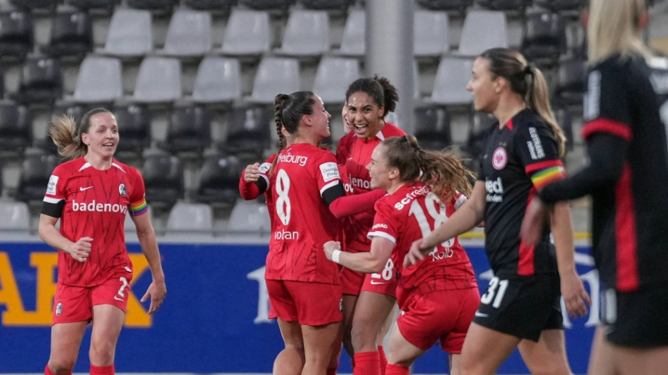 Sp&auml;ter Doppelschlag: Frankfurt l&auml;sst Bayern ziehen