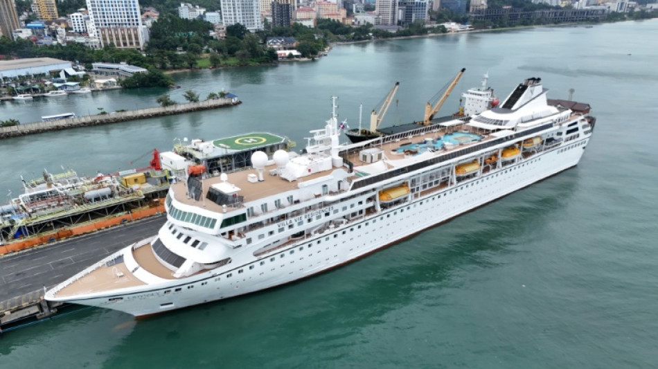 Cambodge : 200 r&eacute;sidents d'une croisi&egrave;re au long cours abandonn&eacute;s en escale