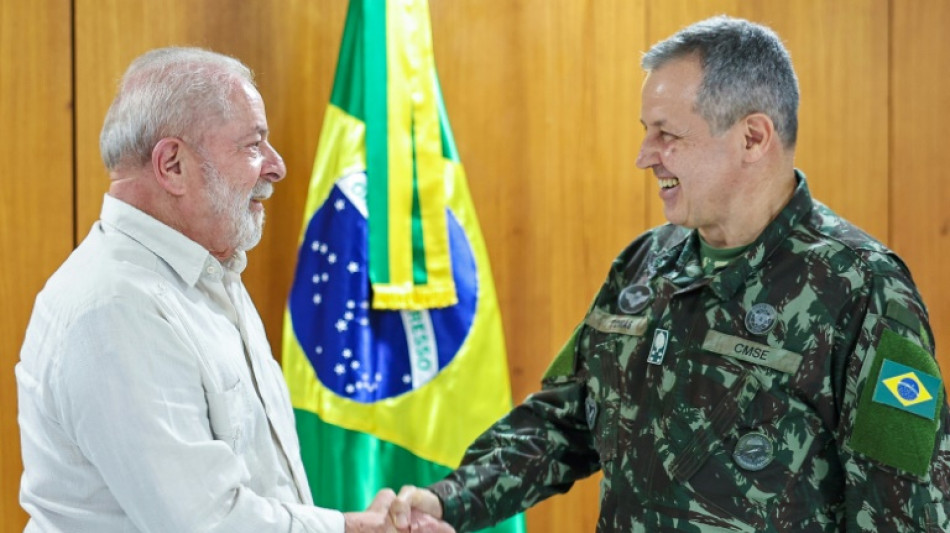 Brasiliens Pr&auml;sident Lula entl&auml;sst zwei Wochen nach Unruhen den Armee-Chef