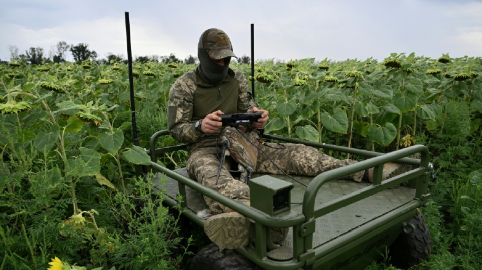 Bajo un cielo surcado de drones, robots ayudan a los m&eacute;dicos militares ucranianos