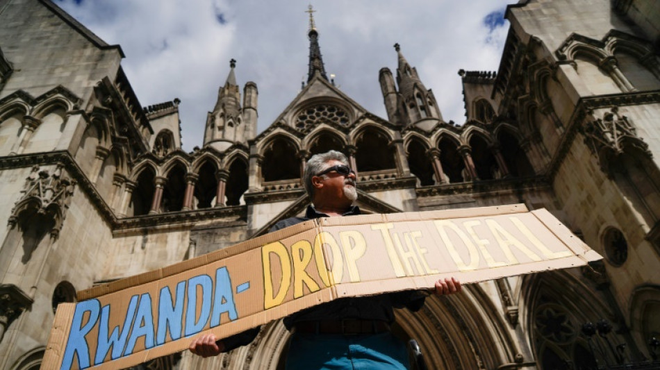 La justicia brit&aacute;nica declara "ilegal" expulsar a solicitantes de asilo a Ruanda