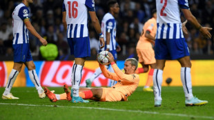 Porto seal top spot, dump miserable Atletico out of Europe