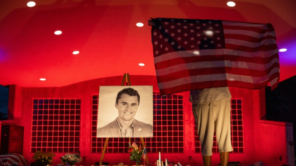 Kirk morreu baleado, mas seus apoiadores continuam defendendo o porte de armas nos EUA