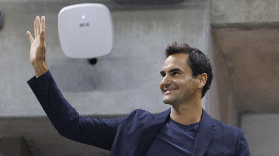 Federer torna in campo, esibizione in doppio a Shanghai