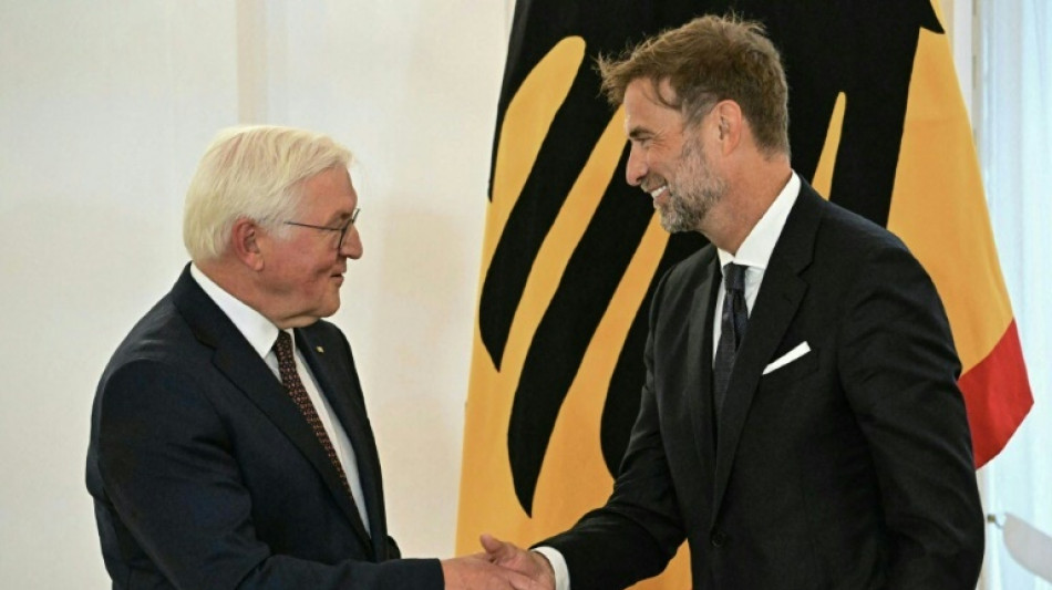 Fu&szlig;balltrainer J&uuml;rgen Klopp und Kabarettist Gerhard Polt mit Verdienstorden geehrt