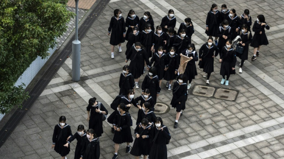 Cheveux noirs, lacets blancs: r&eacute;bellion contre des r&egrave;glements scolaires au Japon