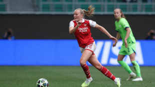 Maanum signs new contract with Arsenal women