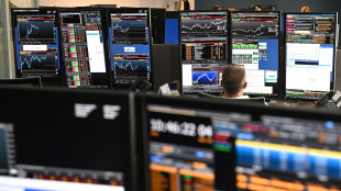 Borsa: Milano chiude in rialzo con St, ancora in calo i titoli della difesa