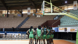 A falta de visado en Estados Unidos, las jugadoras de b&aacute;squet de Senegal entrenan en casa