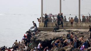 Per crisi migranti Ceuta chiede la chiusura della frontiera con Marocco e l'esercito